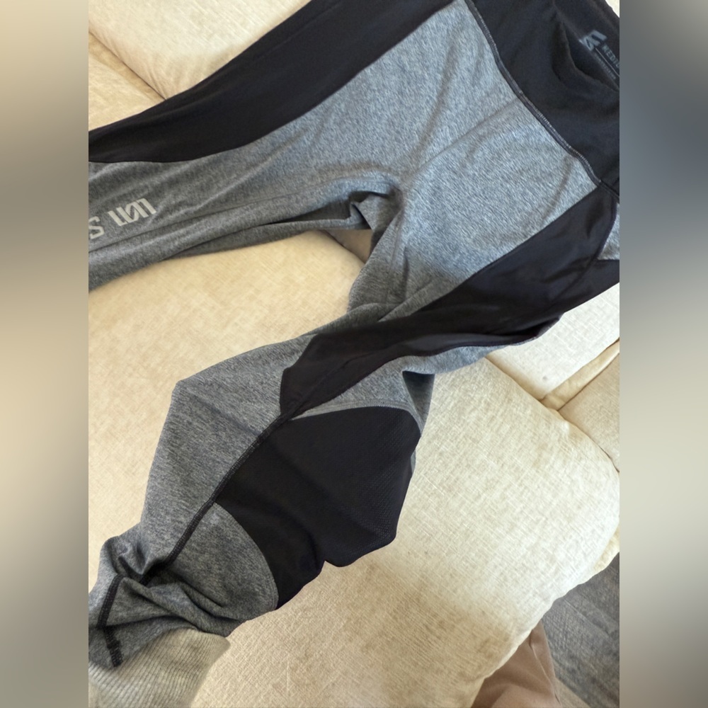 Second Skin Women’s Grey & Black Cropped Leggings - Picture 3 of 6